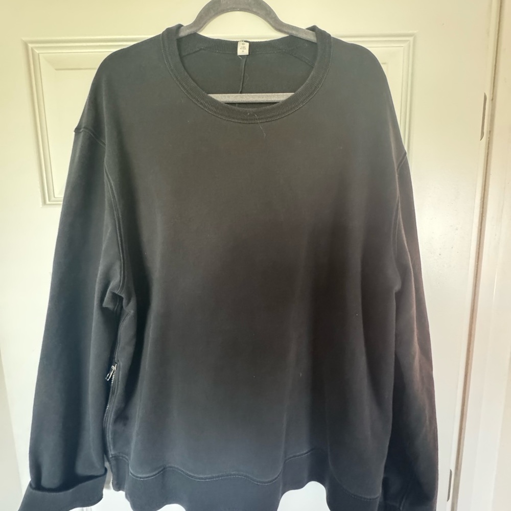 Lululemon men’s faded black crew neck sweatshirt